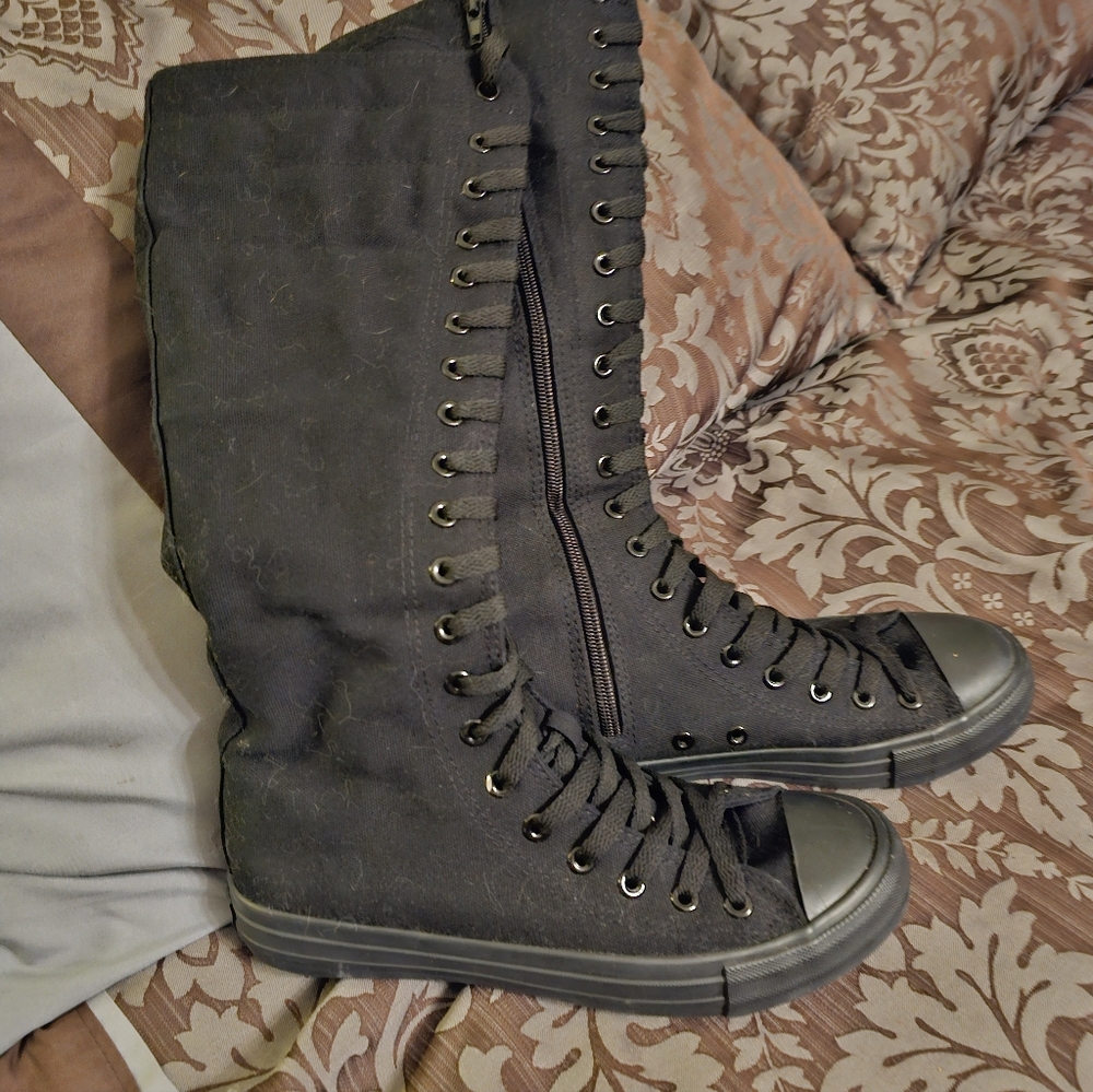 Stylish Black High-Top Women's Boots